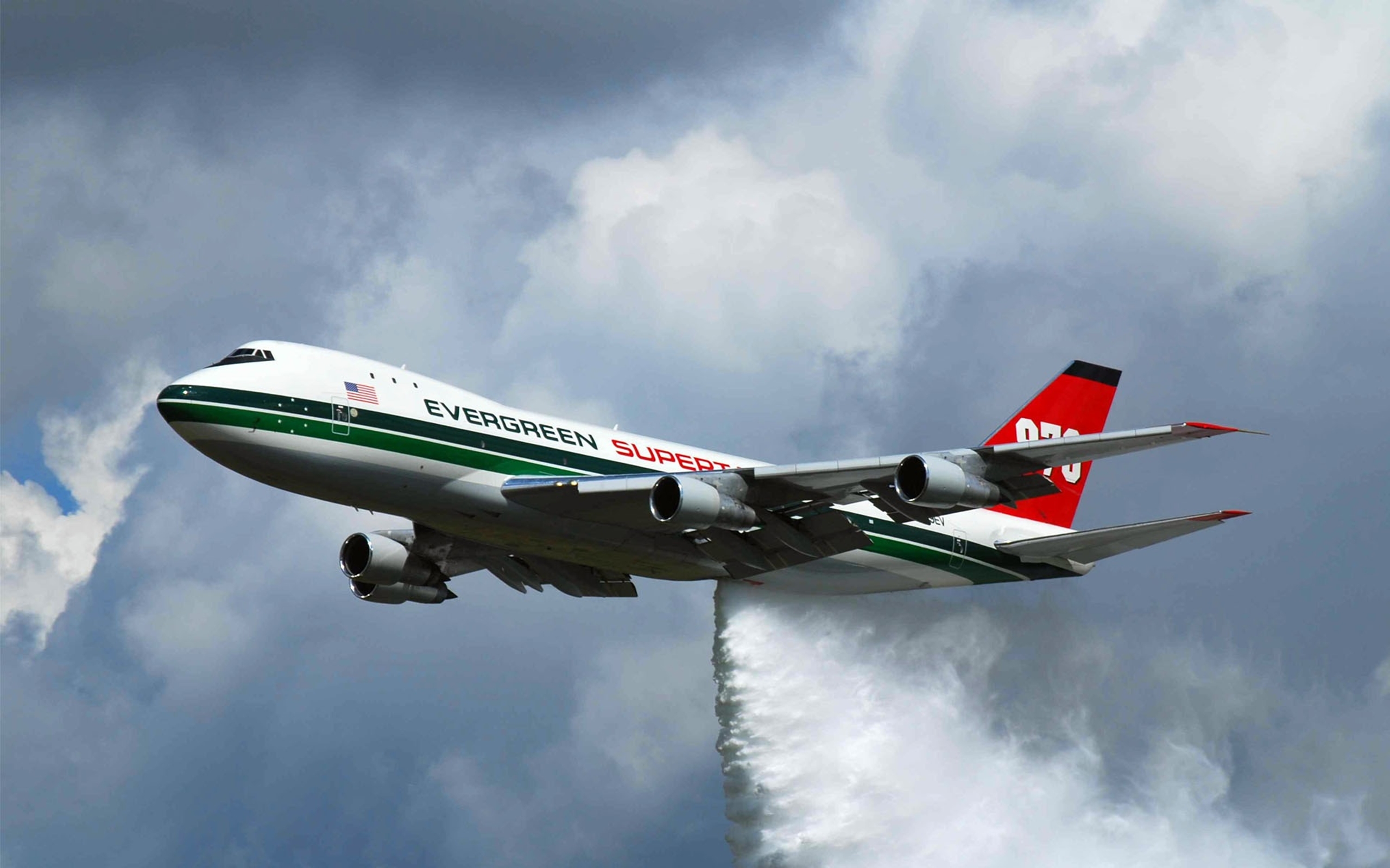 Evergreen 747 Supertanker flying over a forest fire.