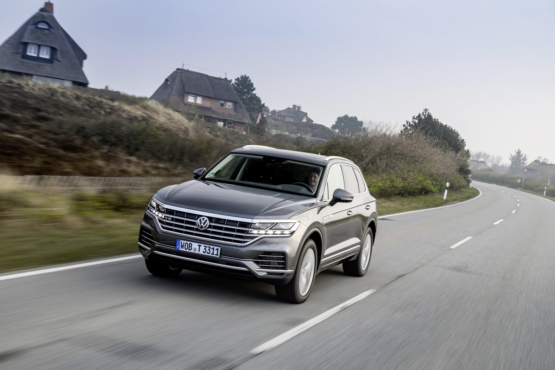 Download SUV Silver Car Car Volkswagen Vehicle Volkswagen Touareg 4k Ultra HD Wallpaper