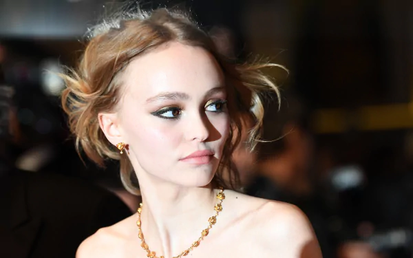 face brown eyes necklace model actress French Celebrity Lily-Rose Depp HD Desktop Wallpaper | Background Image