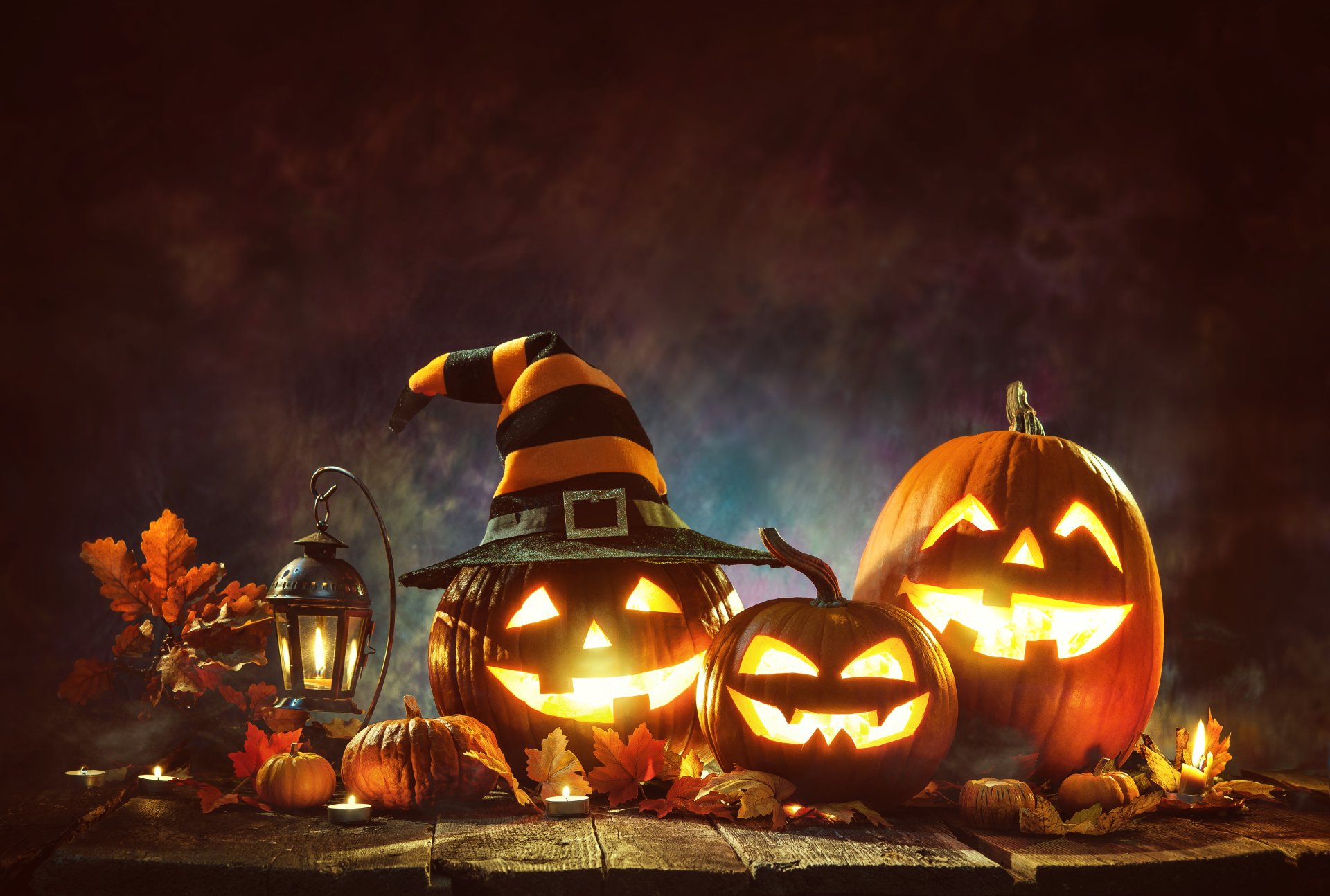 4K Ultra HD Halloween Jack-O'-Lantern Glow: Spooky Lantern Holiday