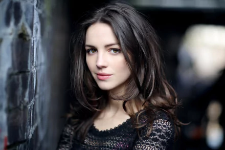 face brunette English actress Celebrity Ella Hunt HD Desktop Wallpaper | Background Image
