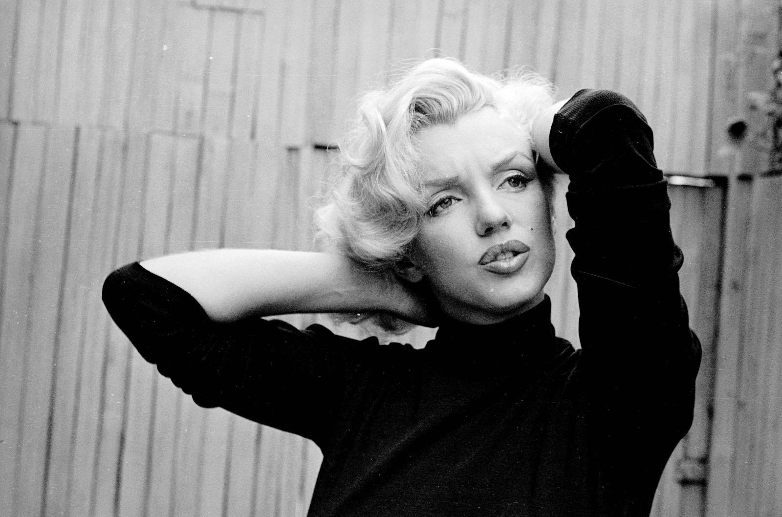 Vintage desktop wallpaper of Marilyn Monroe, a famous celebrity, created by LIFE Magazine.