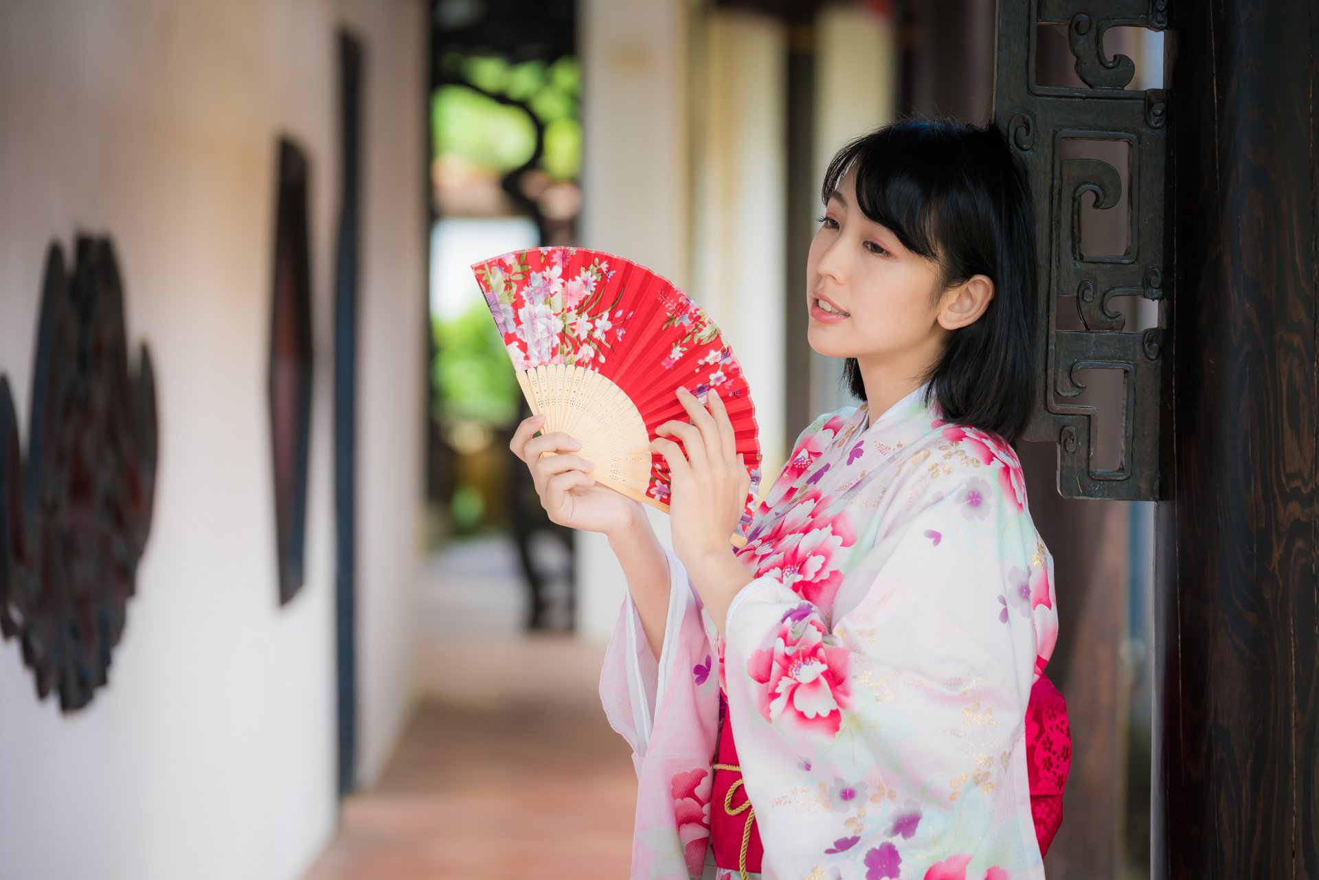Download Depth Of Field Black Hair Fan Kimono Model Woman Asian 4k Ultra HD Wallpaper