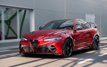 10 Alfa Romeo Giulia 高清壁纸 桌面背景