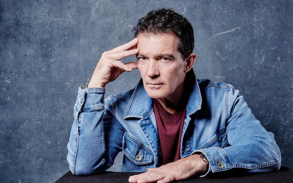 Spanish actor jacket Celebrity Antonio Banderas HD Desktop Wallpaper | Background Image