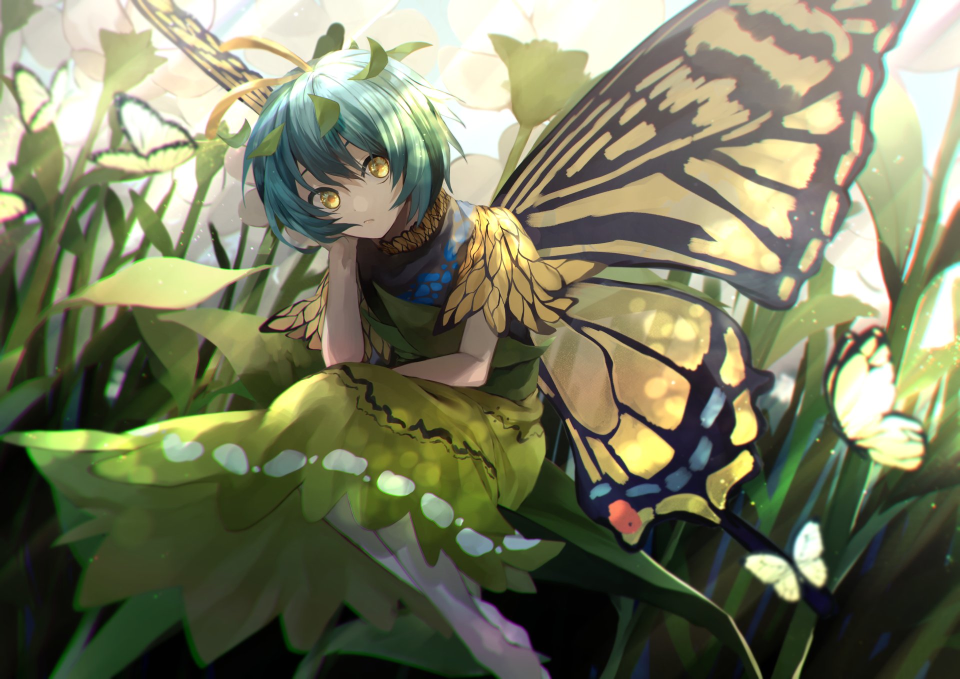 4K Ultra HD PC desktop wallpaper of Eternity Larva from Touhou: anime butterfly-winged girl with green hair and golden eyes resting on sunlit leaves.