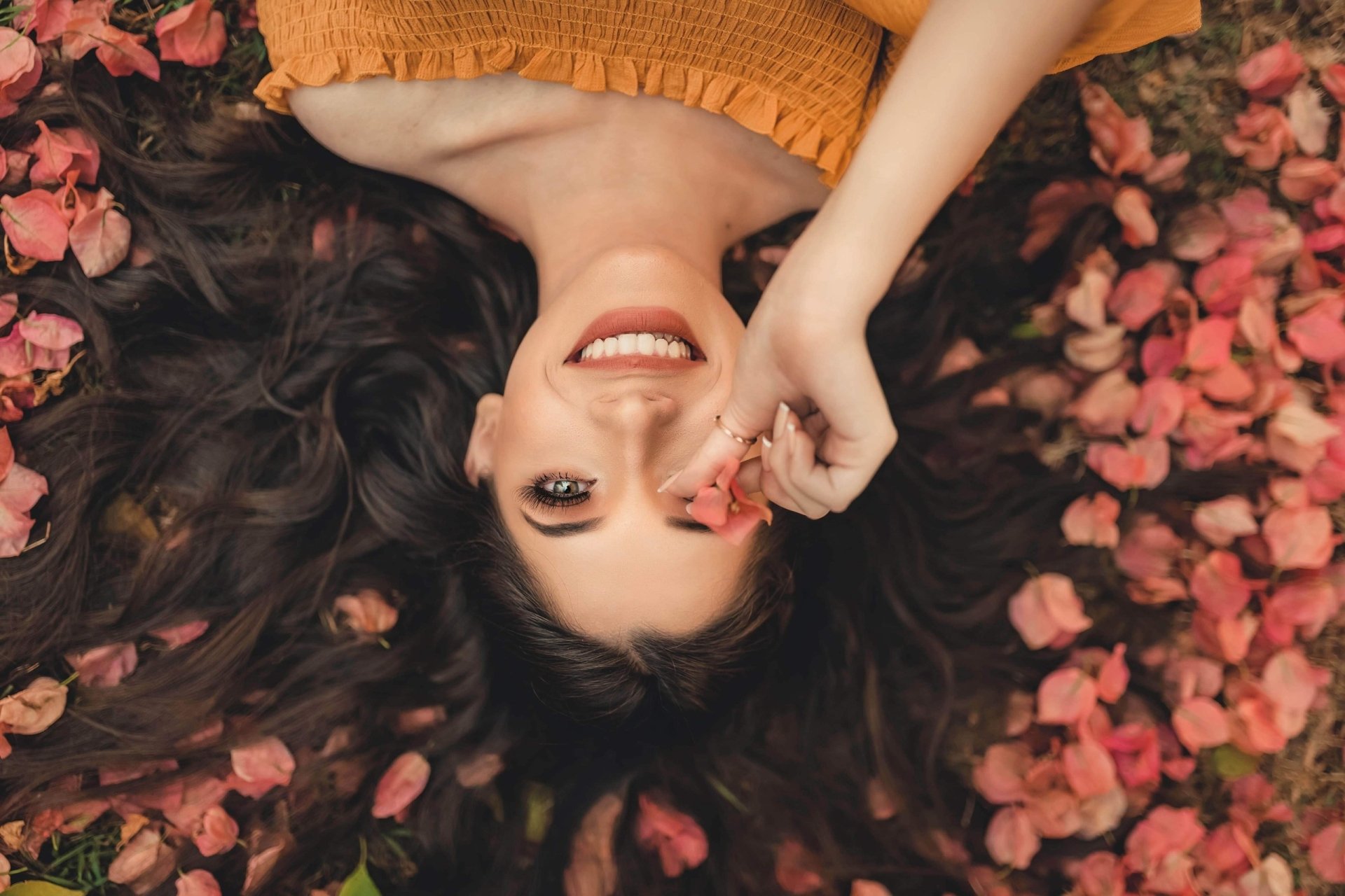 Download Black Hair Lying Down Smile Woman Model HD Wallpaper