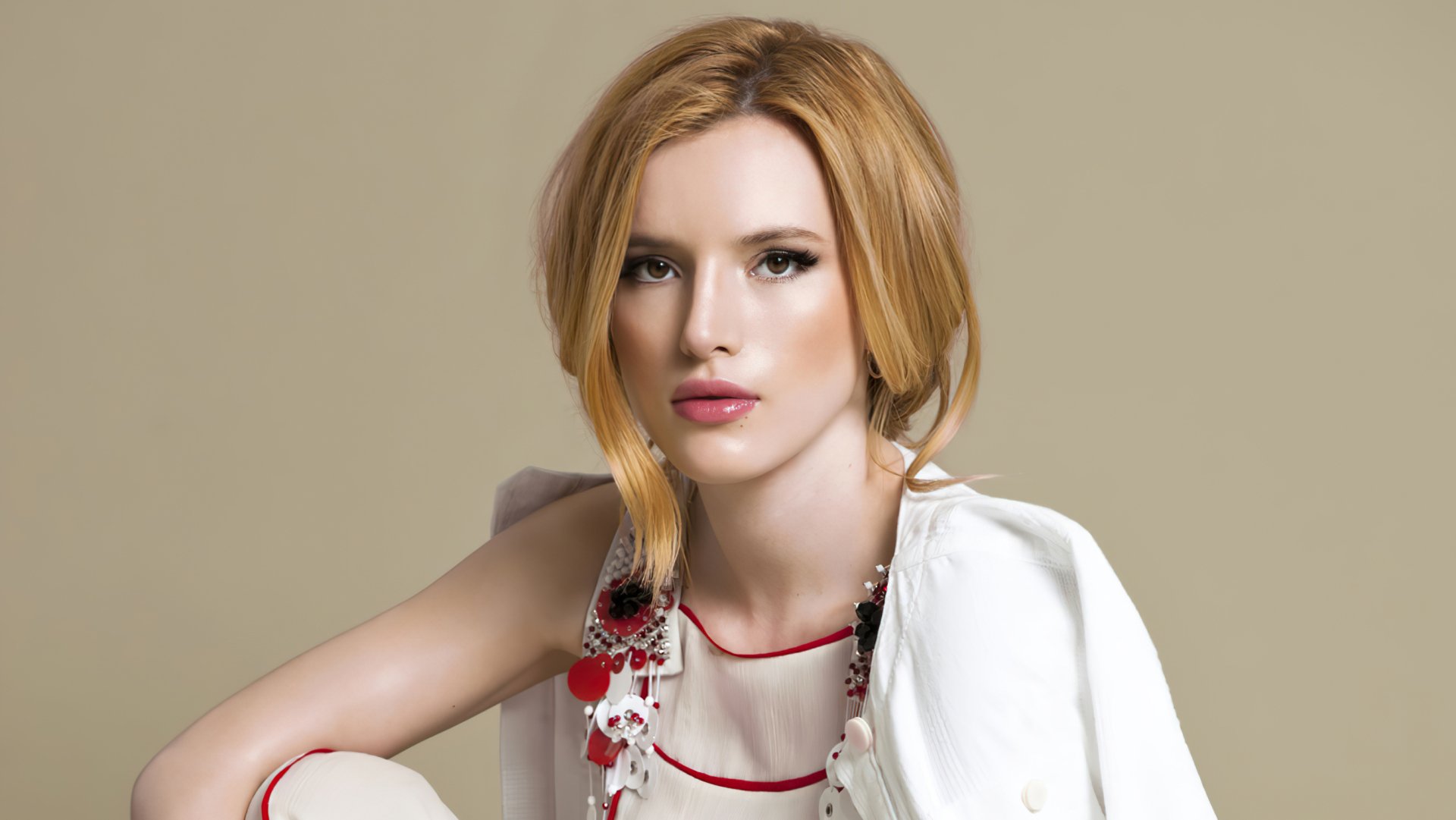 Download Redhead American Actress Celebrity Bella Thorne HD Wallpaper