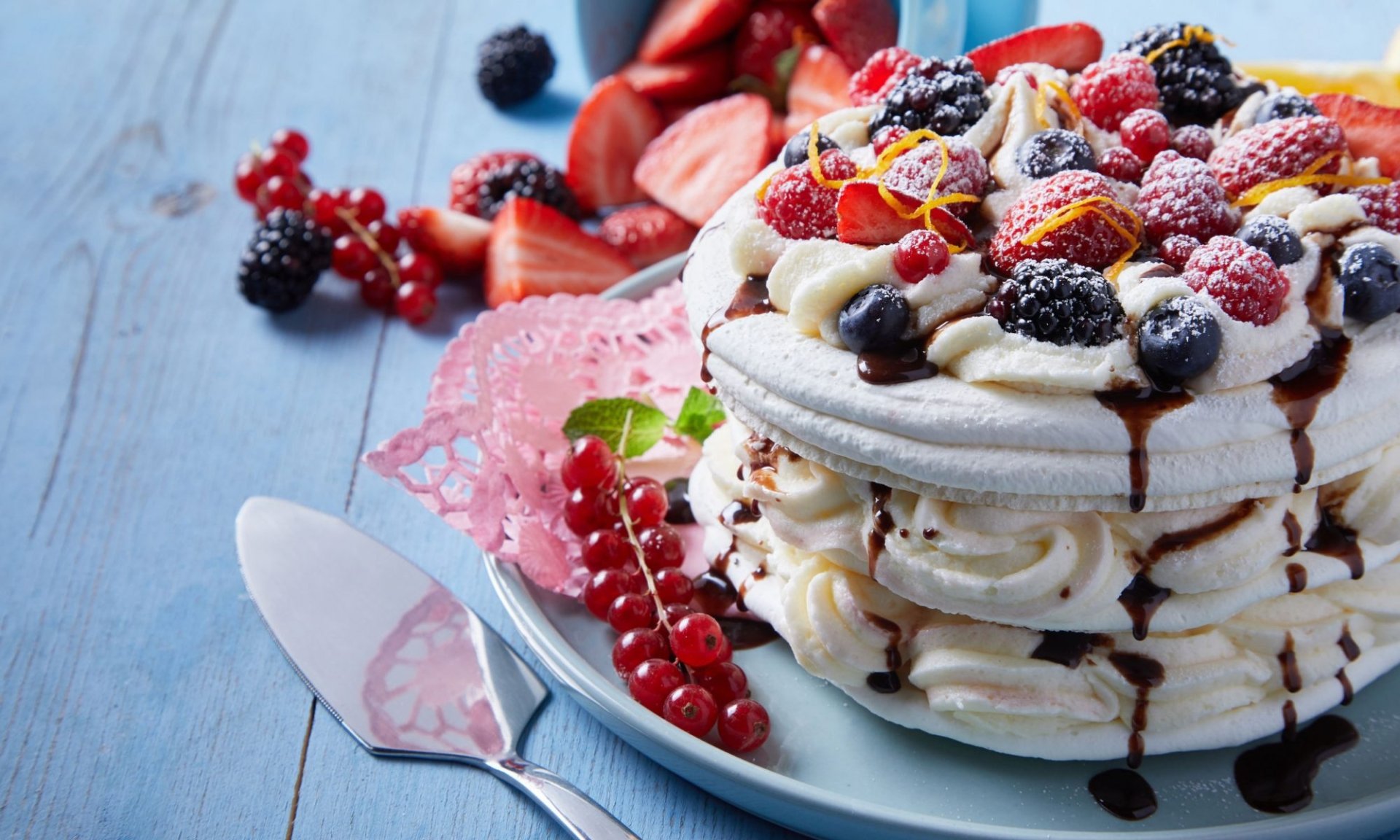 Download Meringue Blackberry Currants Strawberry Raspberry Berry Food Pavlova HD Wallpaper