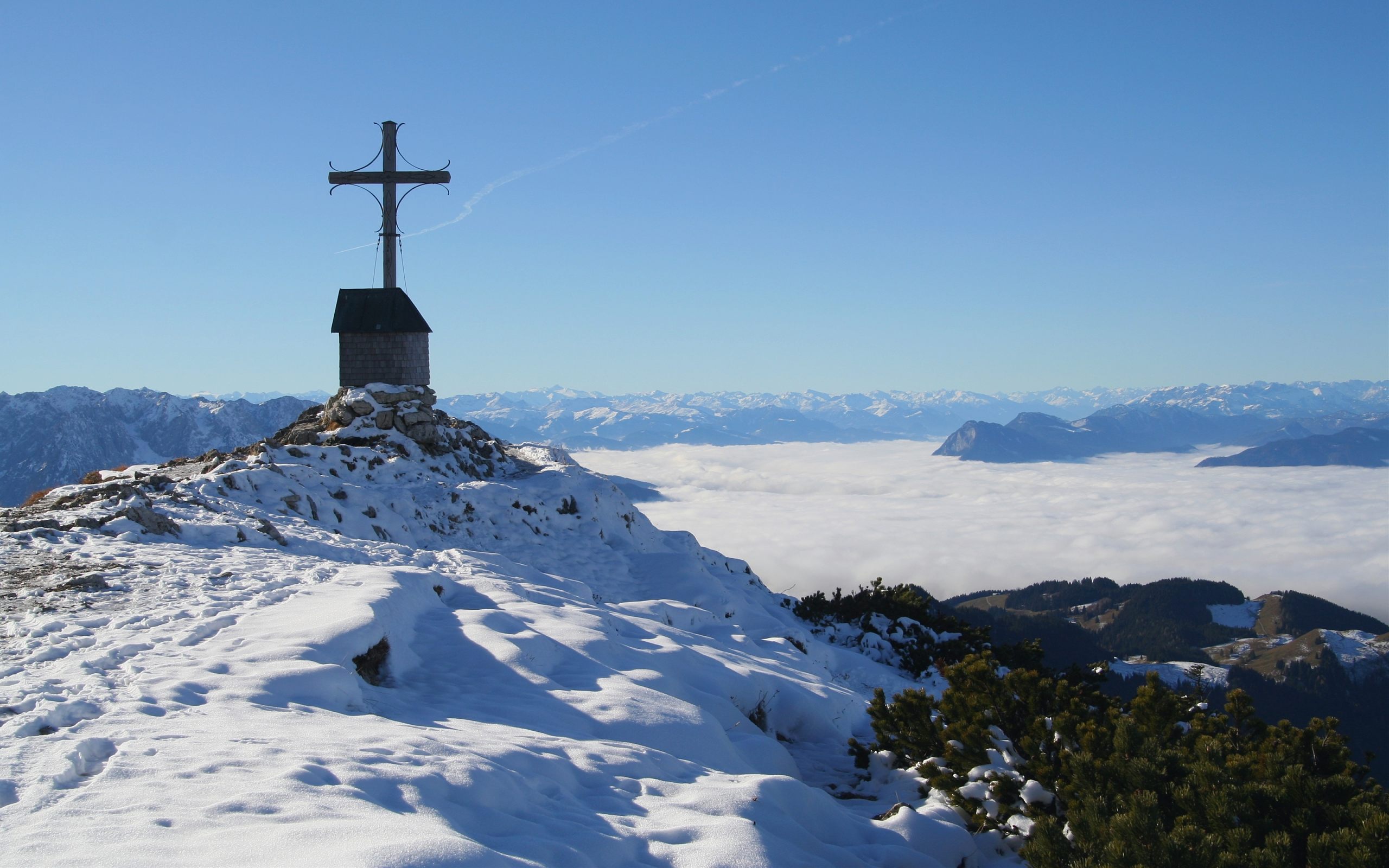 Winter mountain cross covered in snow, called blickvomgeigelstein.