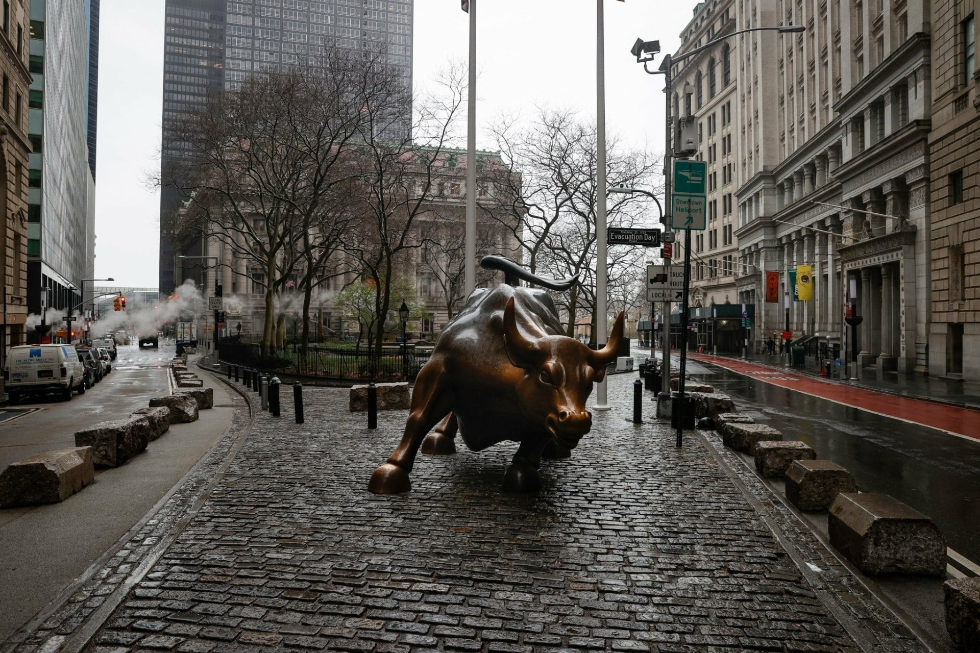 Bull, sometimes referred to as the Wall Street Bull, bronze sculpture, Manh...