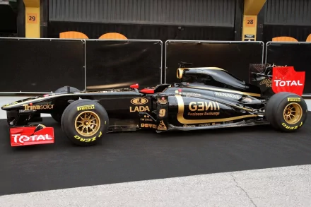 Lotus-Renault R31 2011 F1 car in black and gold, side view with sponsor livery — HD PC desktop wallpaper background highlighting motorsports.