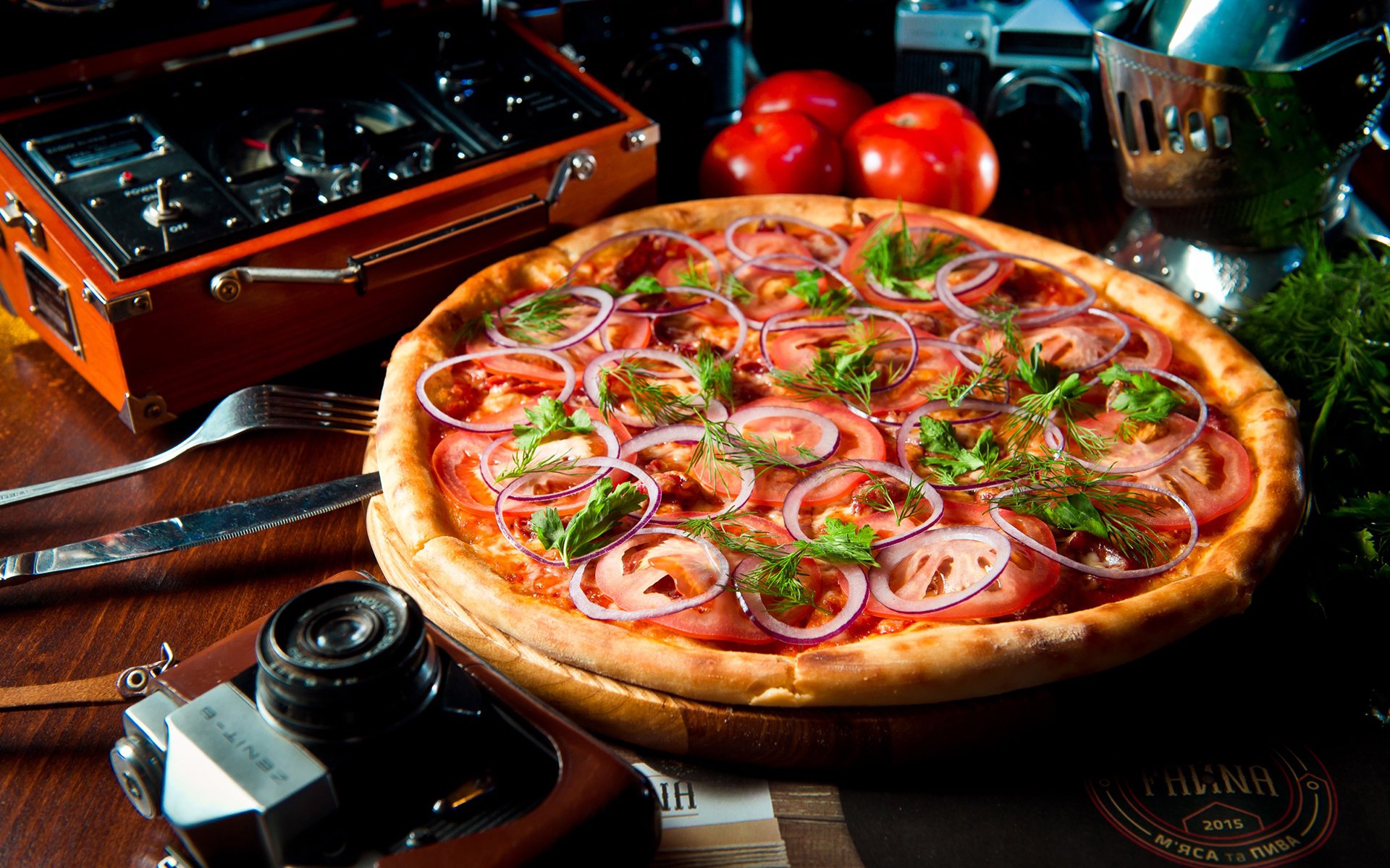 Download Onion Tomato Food Pizza HD Wallpaper