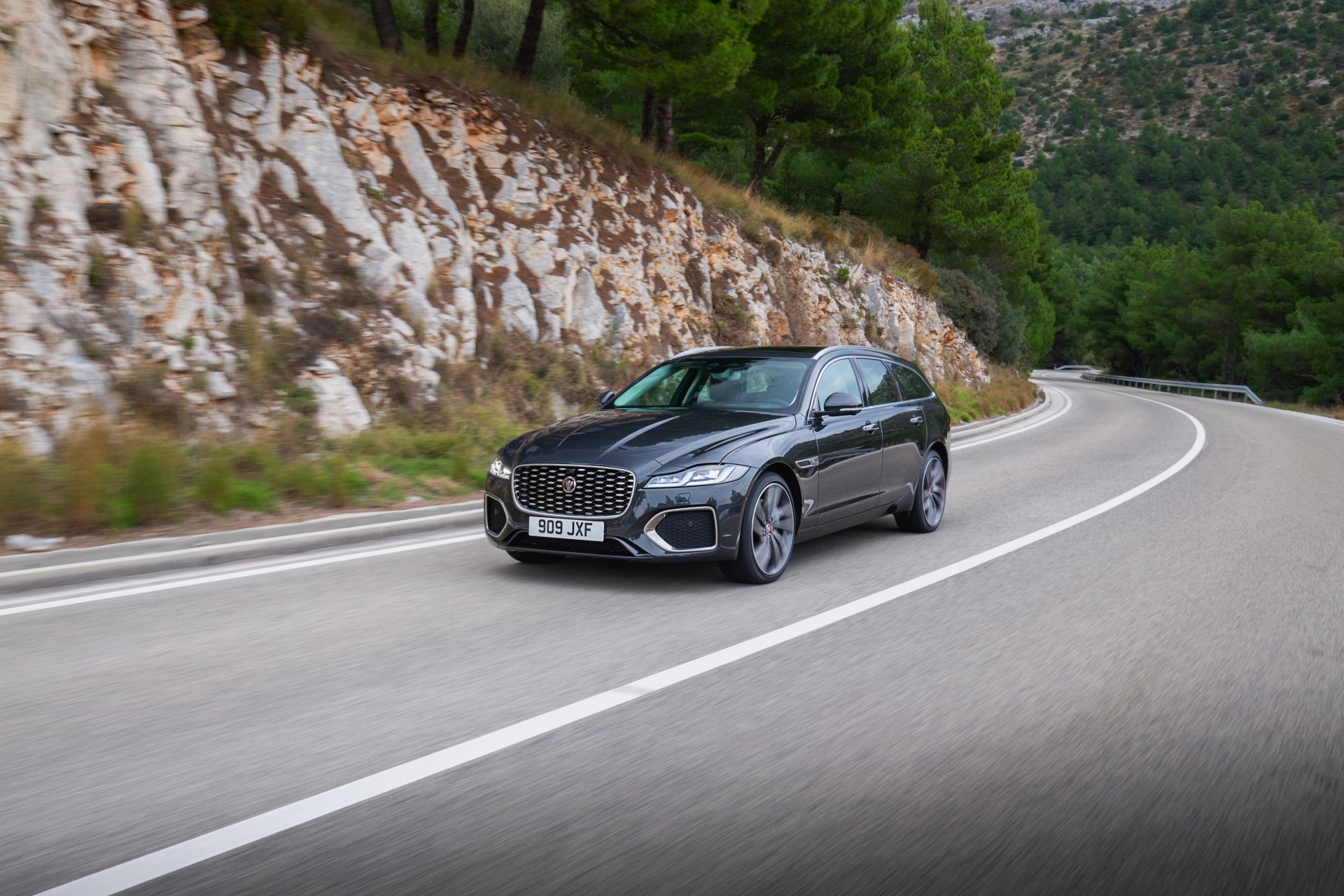 Download Car Jaguar (Car) Vehicle Jaguar XFR-S Sportbrake 4k Ultra HD Wallpaper