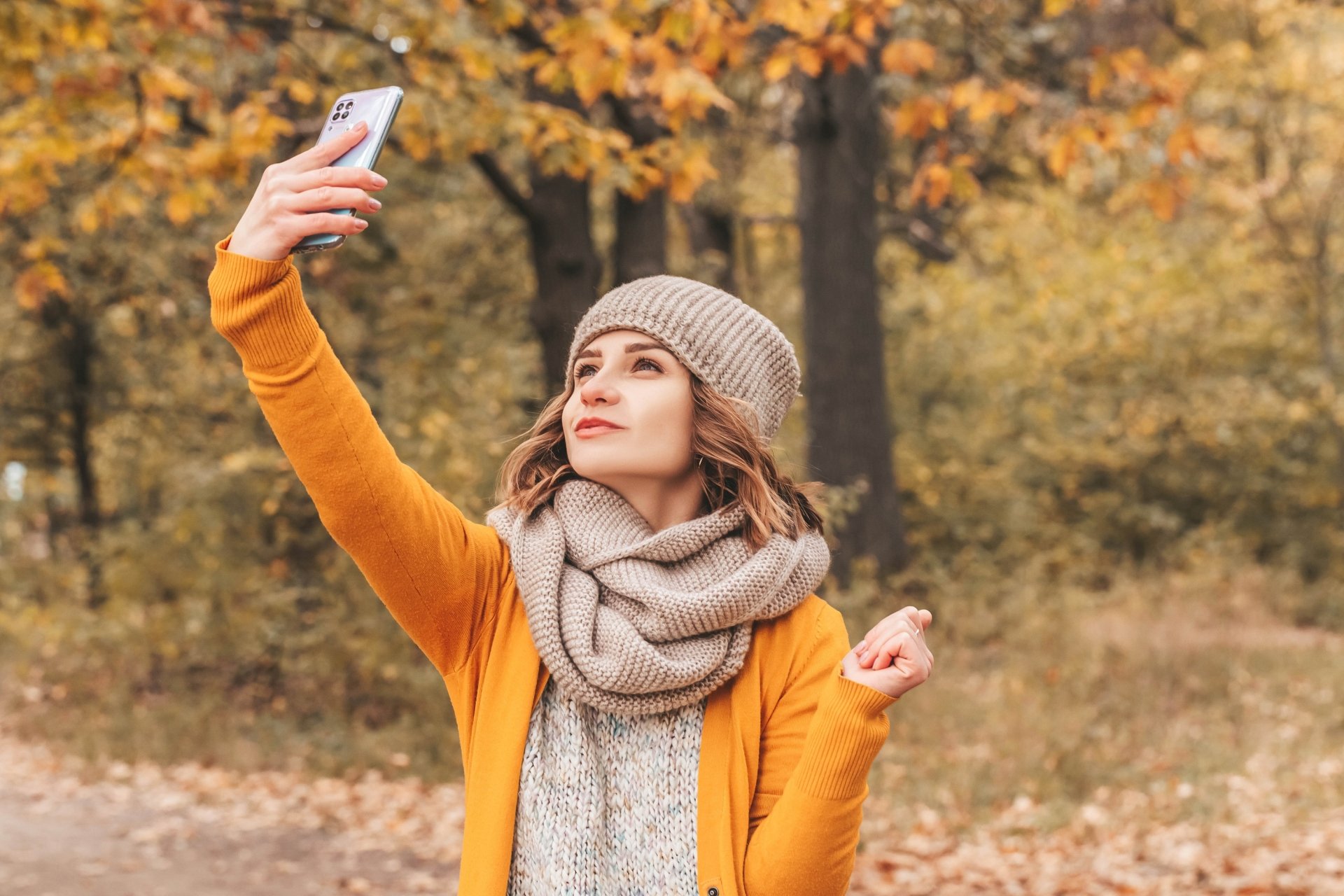 Download Selfie Fall Woman Mood HD Wallpaper