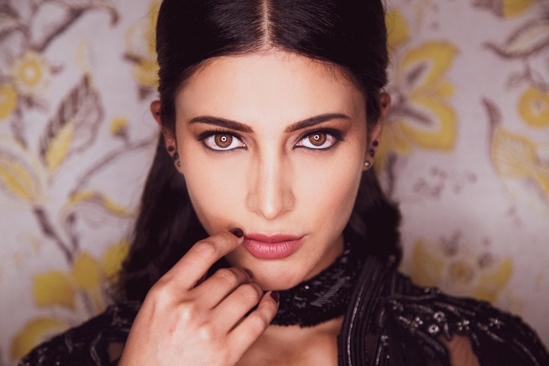 Download Black Hair Stare Brown Eyes Face Bollywood Actress Indian Celebrity Shruti Haasan HD Wallpaper