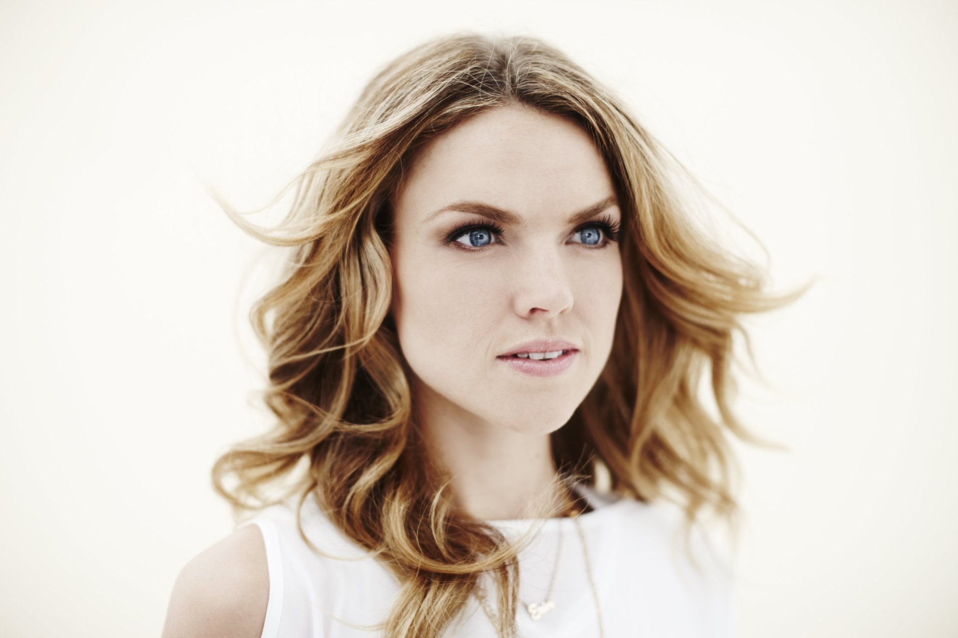 Download Blue Eyes Blonde Face Welsh Actress Woman Erin Richards 4k Ultra HD Wallpaper