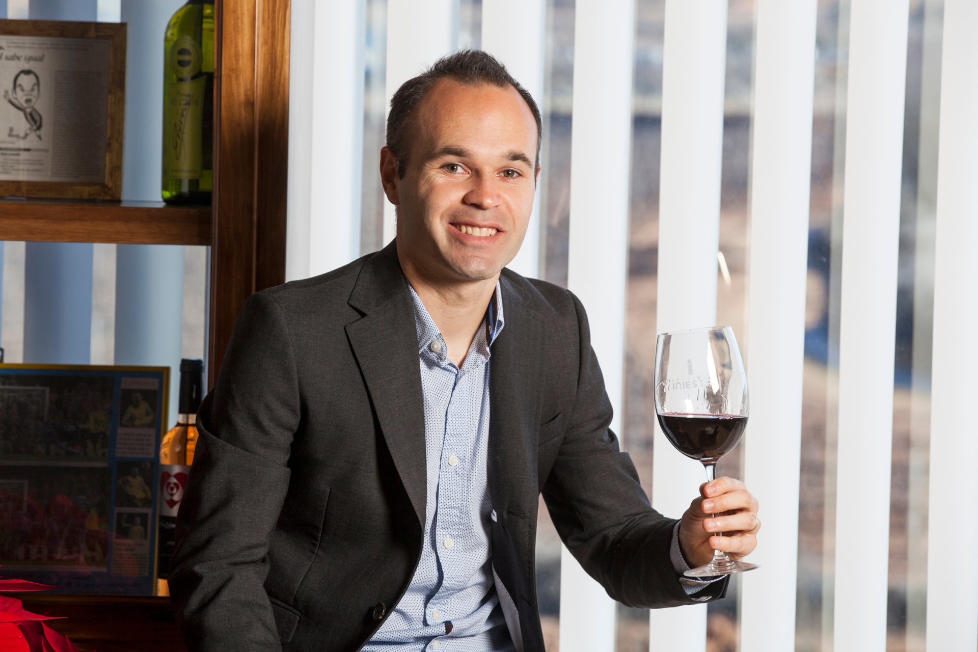 Download Spanish Soccer Andrés Iniesta Sports HD Wallpaper