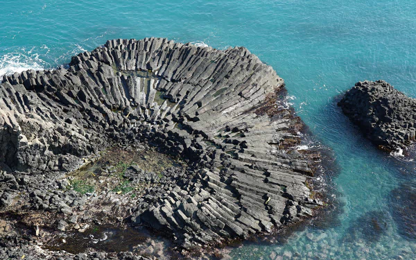 South Korea jeju island ocean columnar basalt nature beach HD Desktop Wallpaper | Background Image