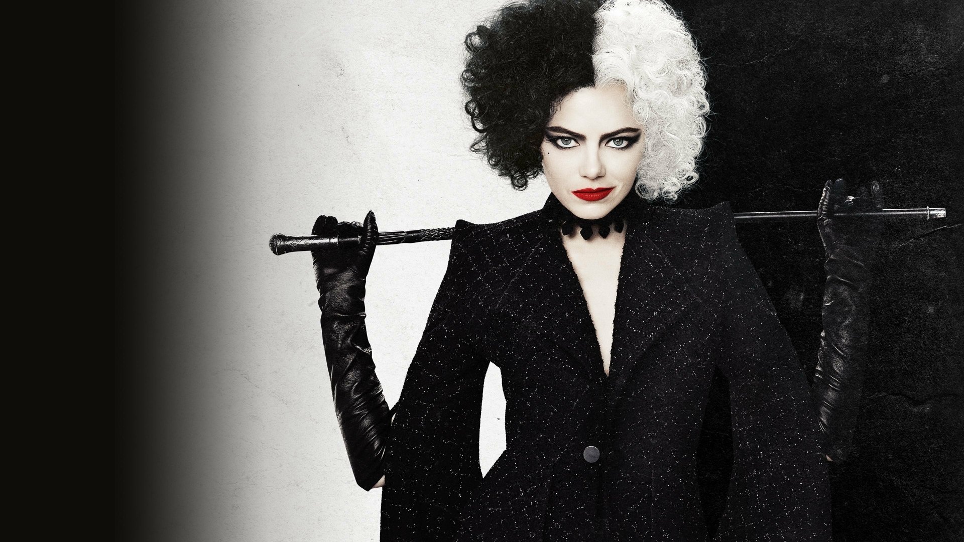 4K Ultra HD desktop wallpaper featuring Emma Stone as Cruella, dressed in a striking black and white outfit with a dramatic hairstyle and bold makeup.