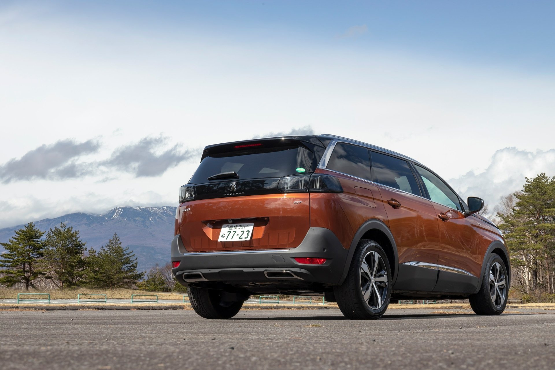 Download SUV Peugeot 5008 Vehicle Peugeot 5008 GT HD Wallpaper