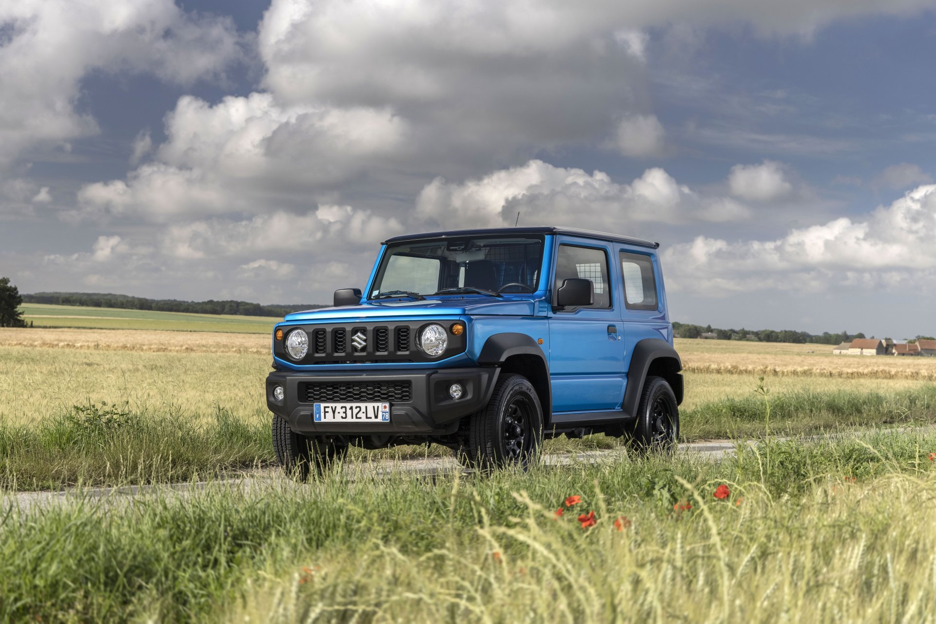 Download Vehicle Suzuki Jimny 8k Ultra HD Wallpaper