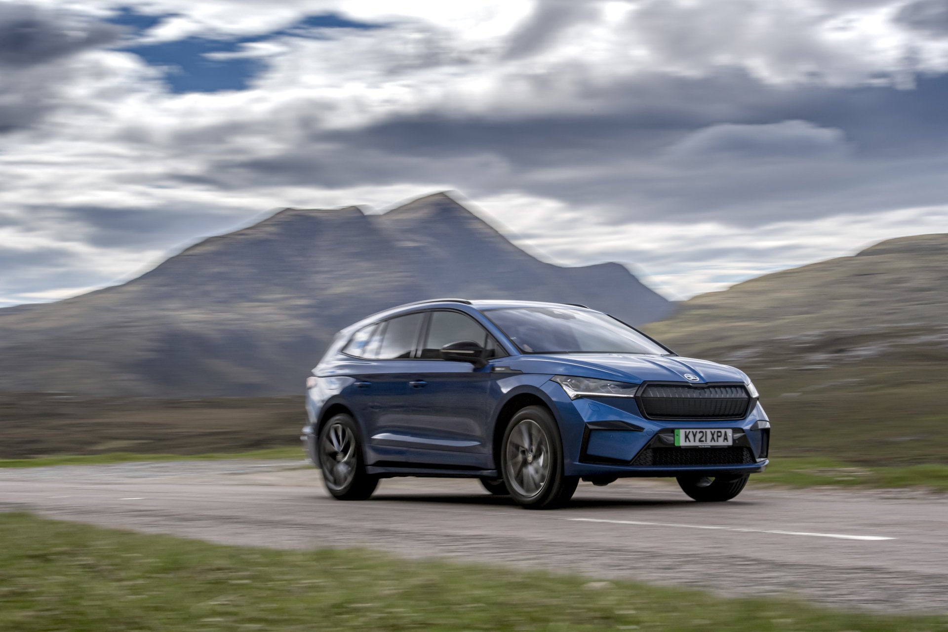 Download Electric Car SUV Vehicle Skoda Enyaq IV 80 4k Ultra HD Wallpaper