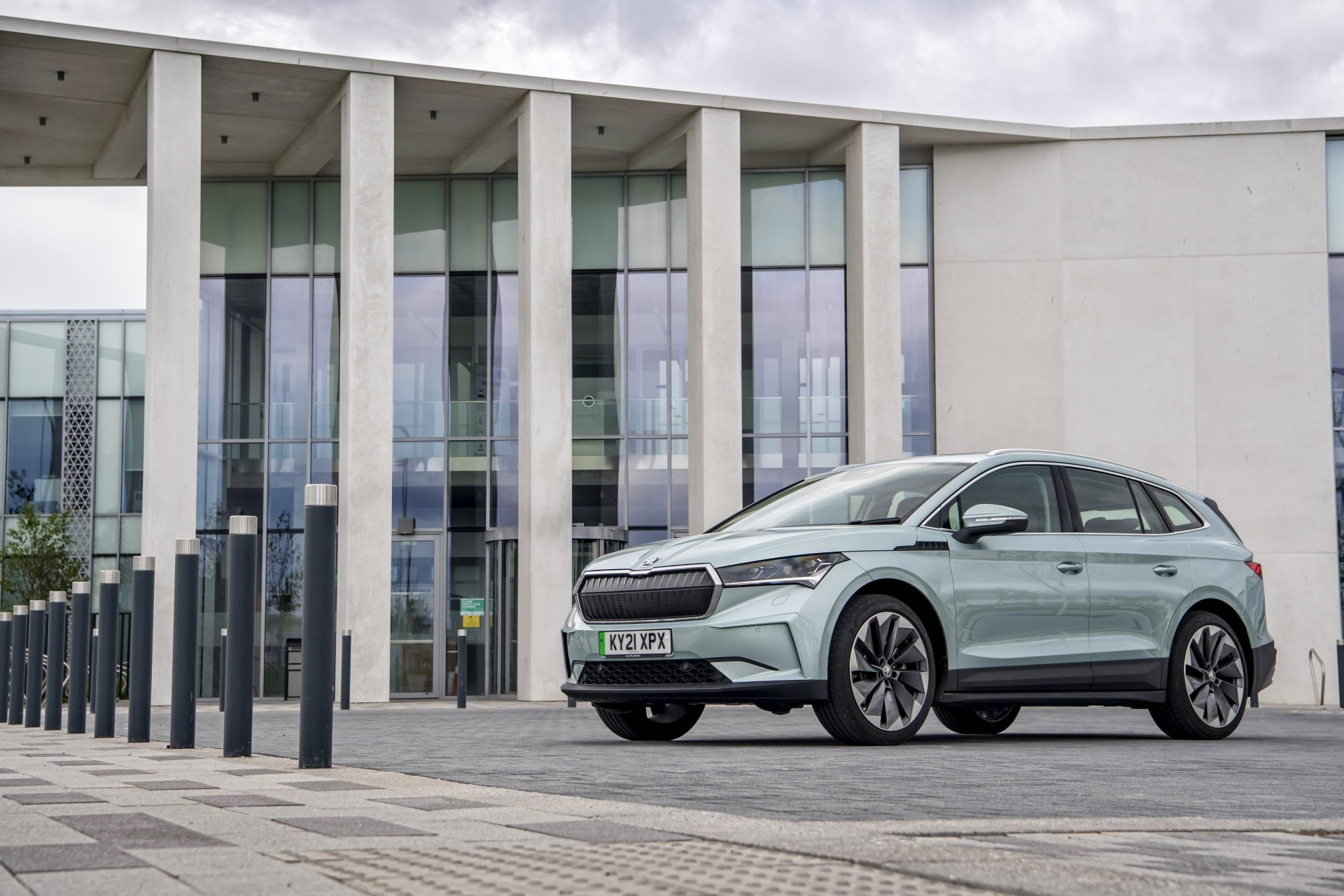 Download Electric Car SUV Vehicle Skoda Enyaq IV 80 4k Ultra HD Wallpaper