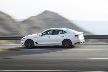  White 2022 Genesis G70 3.3T AWD