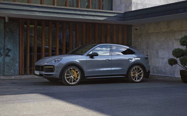  2022 Porsche Cayenne Turbo GT