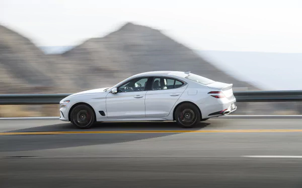  White 2022 Genesis G70 3.3T AWD