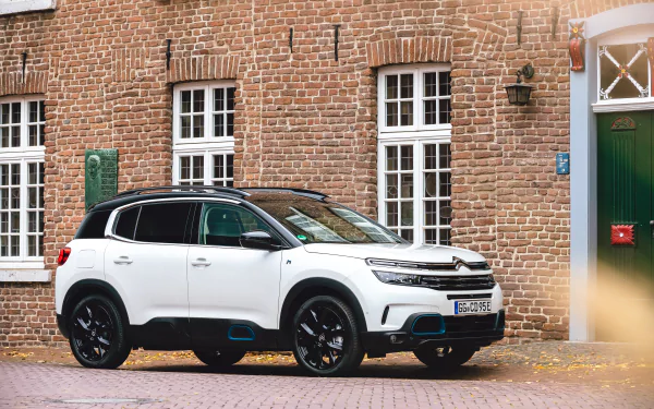  White Citroën C5 Aircross SUV Hybrid