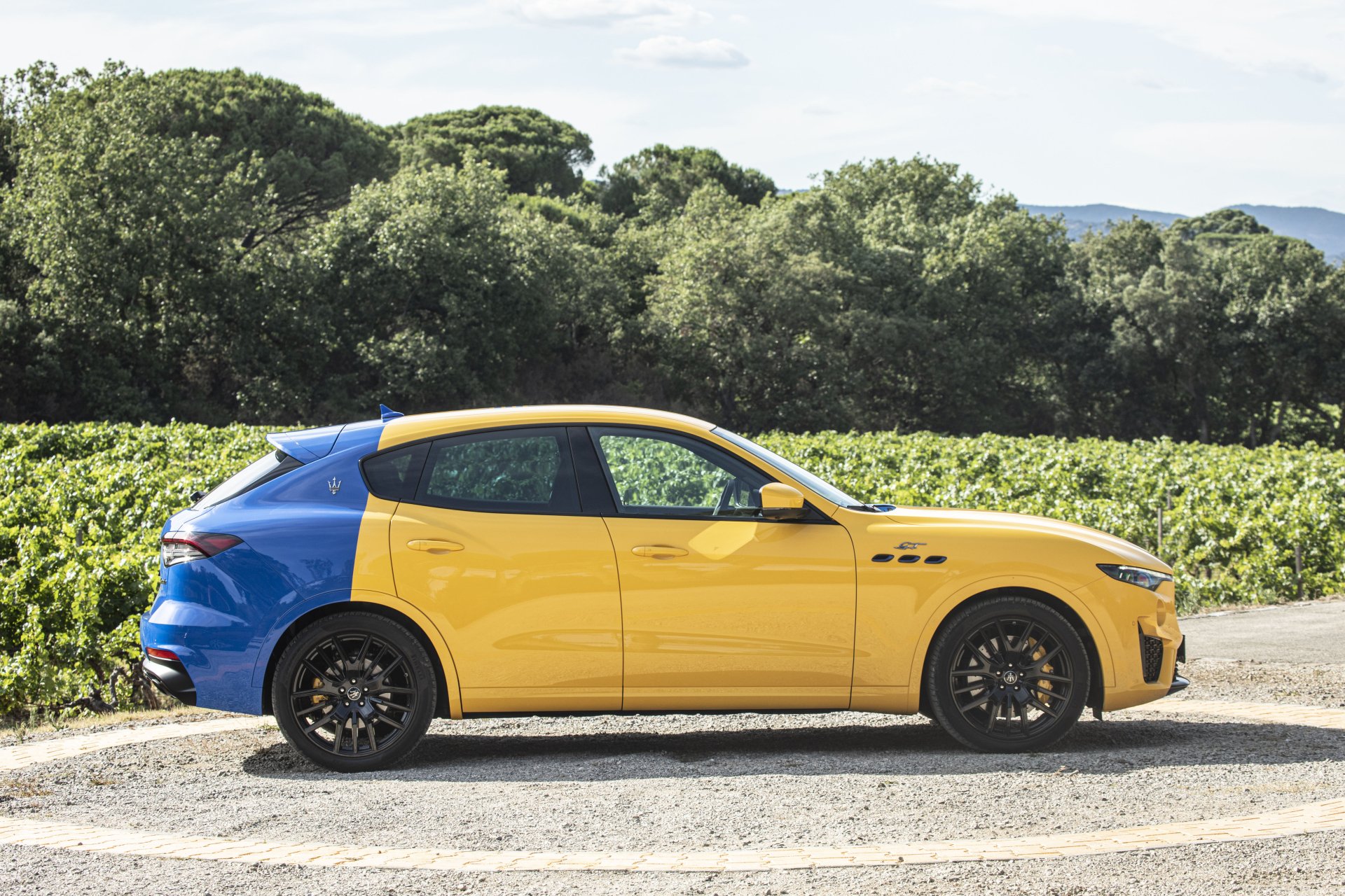 Download SUV Maserati Levante Vehicle Maserati Levante GT Hybrid Fuoriserie 4k Ultra HD Wallpaper