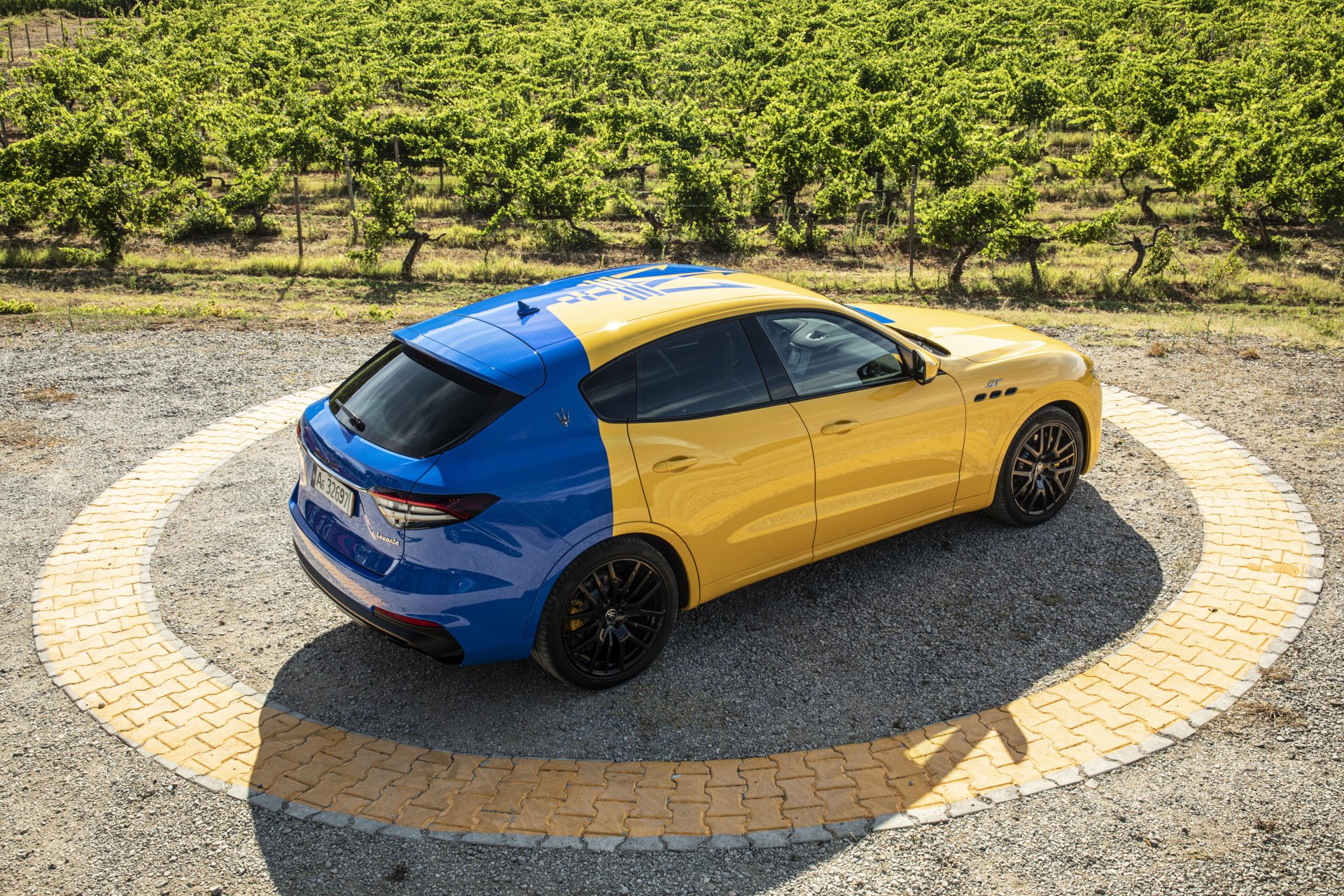 Download SUV Maserati Levante Vehicle Maserati Levante GT Hybrid Fuoriserie 4k Ultra HD Wallpaper