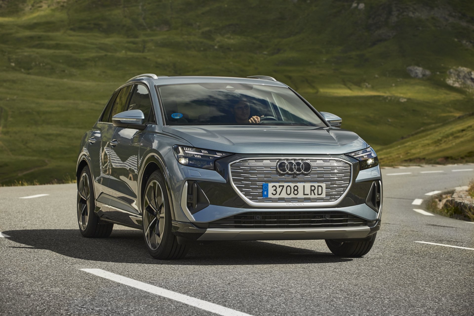 Download SUV Electric Car Vehicle Audi Q4 E-tron 4k Ultra HD Wallpaper