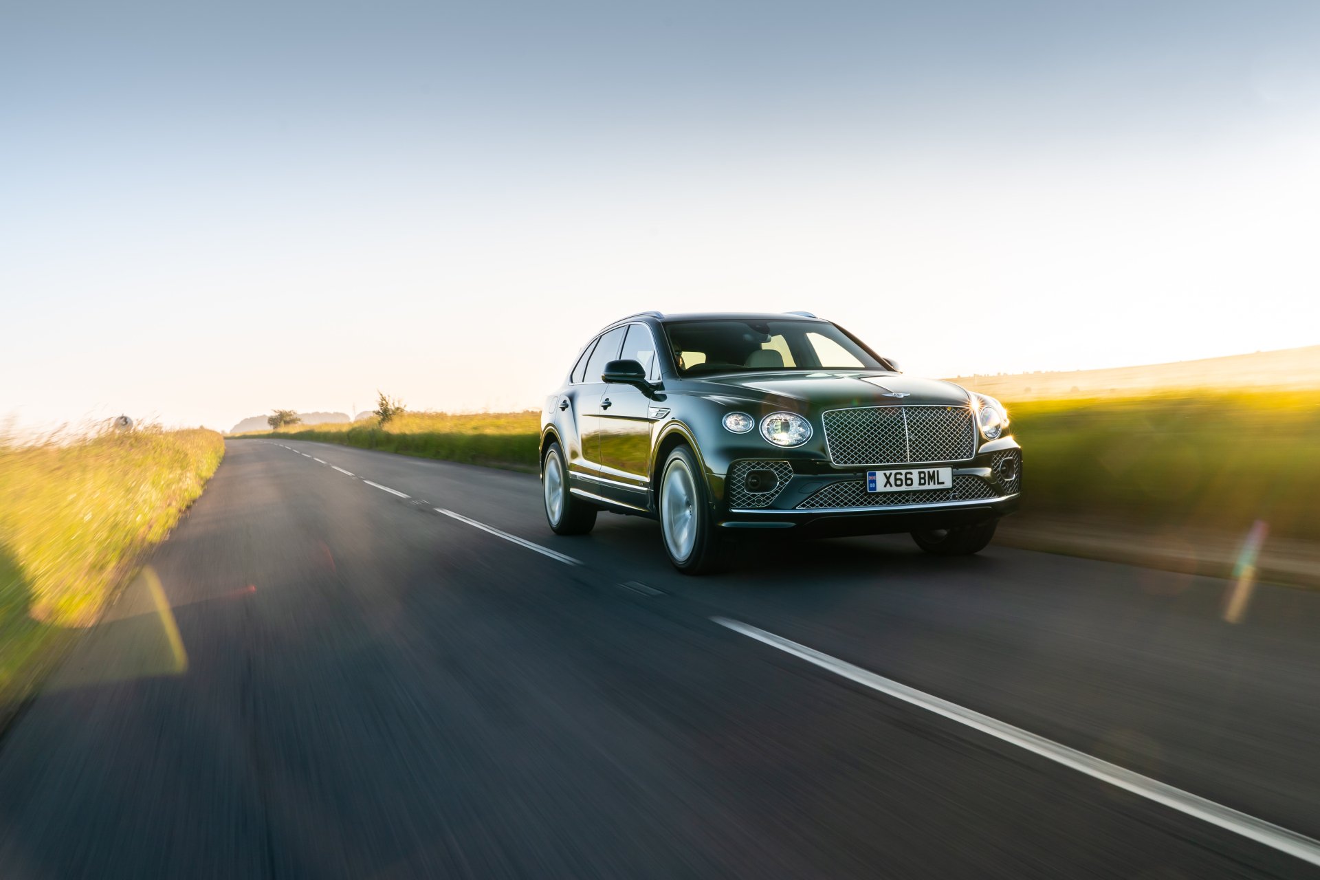 Download SUV Bentley Bentayga Vehicle Bentley Bentayga Hybrid 4k Ultra HD Wallpaper