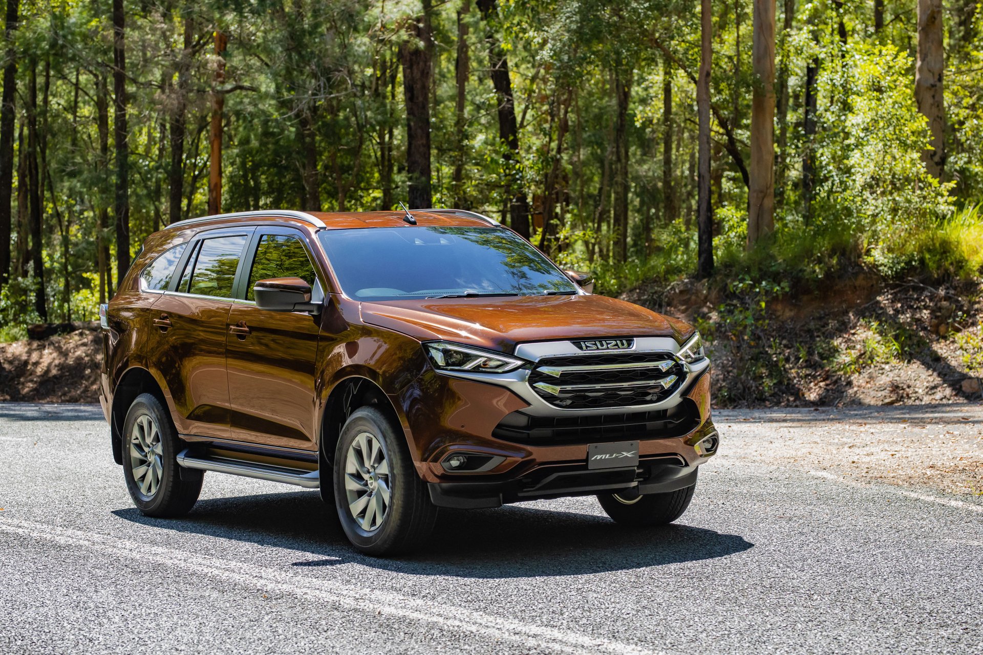 Download SUV Vehicle Isuzu MU-X 4k Ultra HD Wallpaper