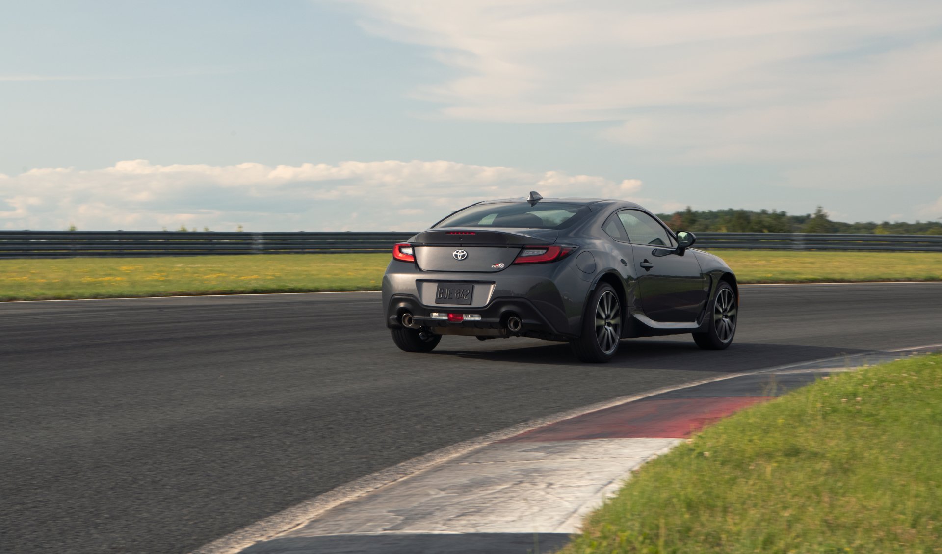 Download Vehicle Toyota GR 86 8k Ultra HD Wallpaper