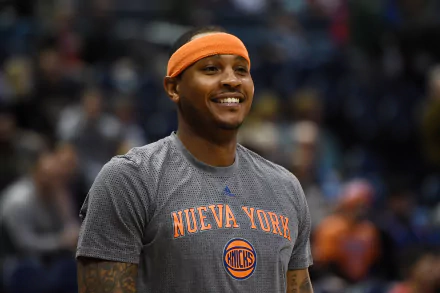 High-definition desktop wallpaper featuring a basketball player in New York Knicks attire smiling during practice.
