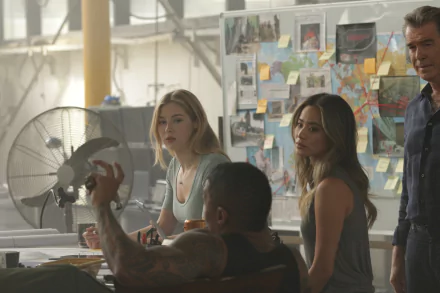 Jamie Chung Nick Cannon Pierce Brosnan Hermione Corfield movie The Misfits HD Desktop Wallpaper | Background Image