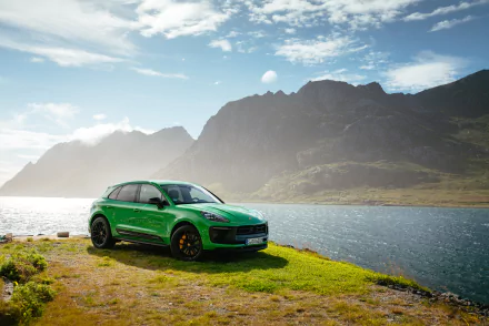  Green Porsche Macan GTS Sport Package (95B)