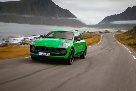  Green Porsche Macan GTS Sport Package (95B)
