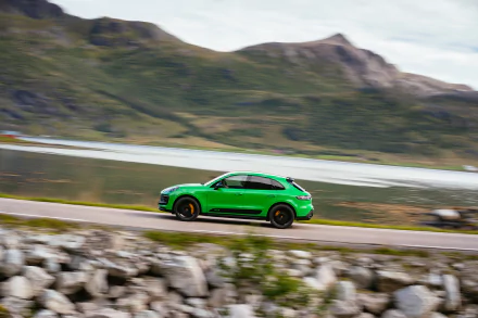  Green Porsche Macan GTS Sport Package (95B)