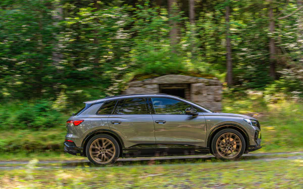  Audi Q4 40 e-tron S line quattro "Edition One"