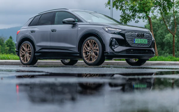  Audi Q4 40 e-tron S line quattro "Edition One"