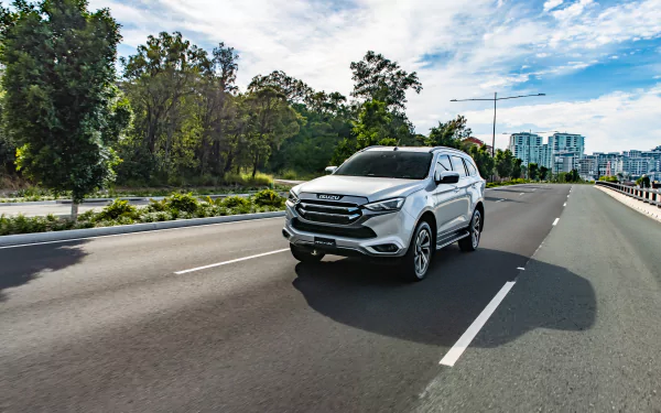  Isuzu MU-X 4×4 LS-T