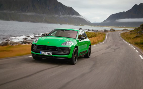  Green Porsche Macan GTS Sport Package (95B)