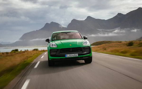  Green Porsche Macan GTS Sport Package (95B)