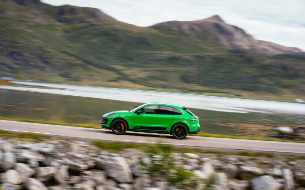  Green Porsche Macan GTS Sport Package (95B)
