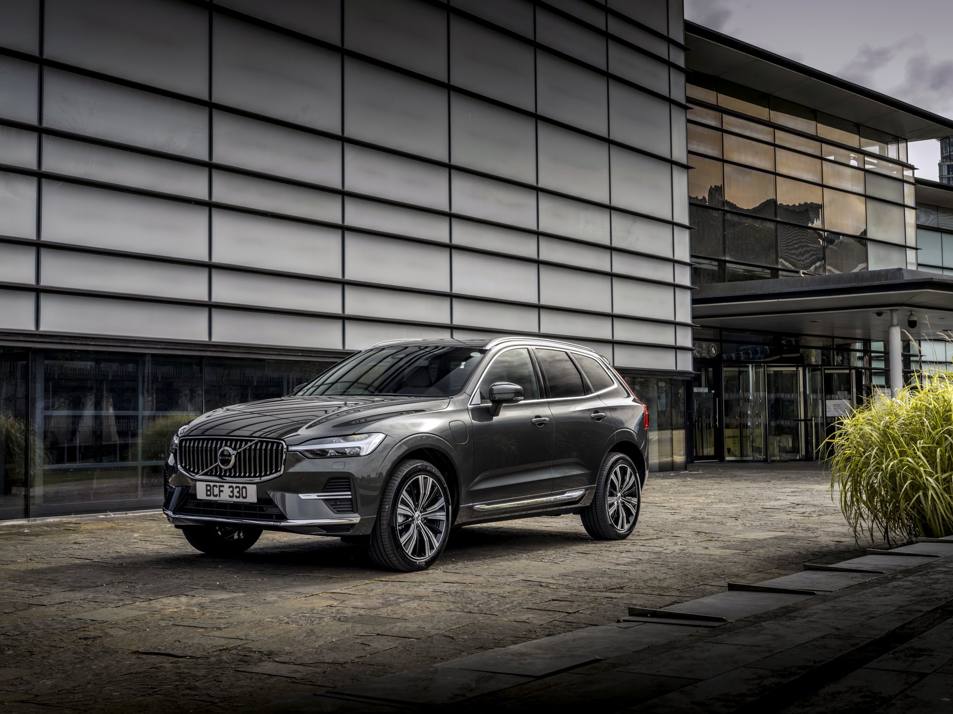 Download SUV Volvo XC60 T6 AWD Vehicle Volvo XC60 4k Ultra HD Wallpaper